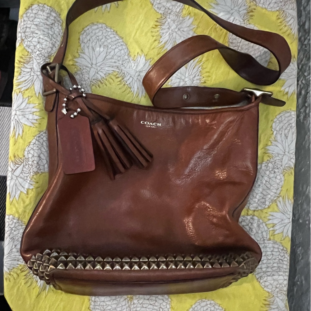 Gorgeous Leather Coach Bag - Picture 2 of 4
